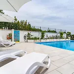Almare לינה וארוחת בוקר 4*