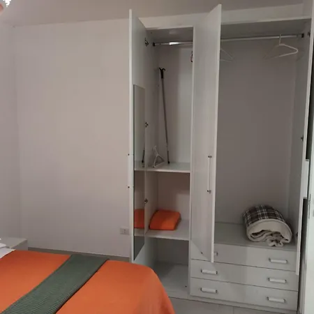 Almare לינה וארוחת בוקר 4*