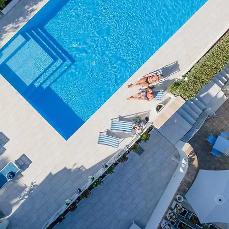 Almaré 4*