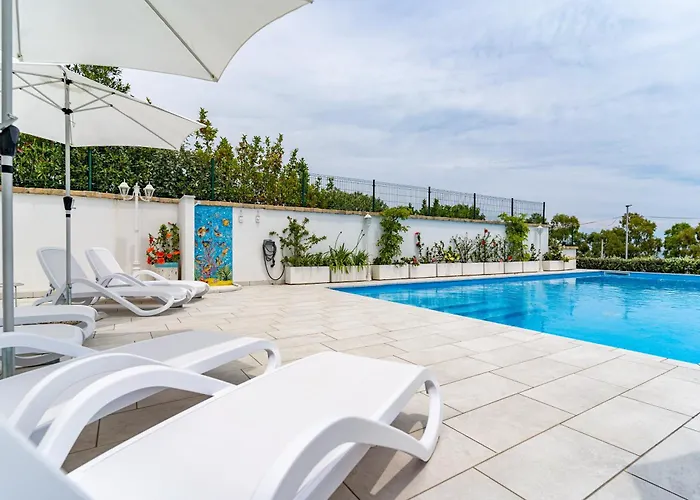 Almare Bed & Breakfast 4*